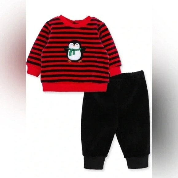 Little Me plush crew sweater and jogger set.
BIN #7 - Picture 1 of 2